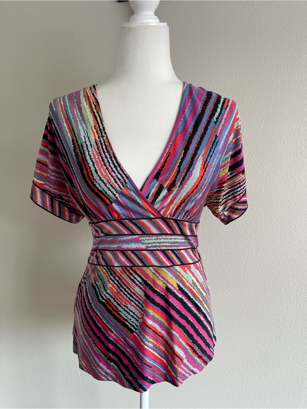 BCBGMaxAzria Multicolor Striped V-Neck Blouse